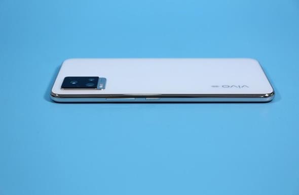 前置4400萬像素雙攝！vivo S9線下海報(bào)曝光：或首發(fā)6nm天璣1100