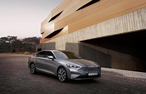 外觀徹底變了！起亞全新K8官圖發(fā)布 能和寶馬5系“對(duì)打”