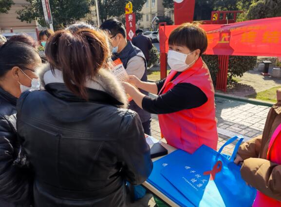 新銅社區(qū)：增強(qiáng)防艾意識 普及法律知識