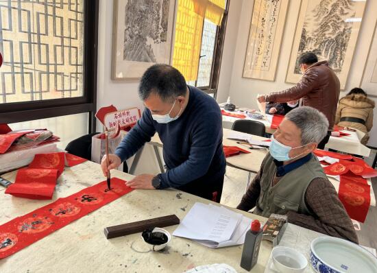 石埠橋社區(qū)：開展“迎新春 慶虎年”寫福字、送春聯(lián)活動(dòng)