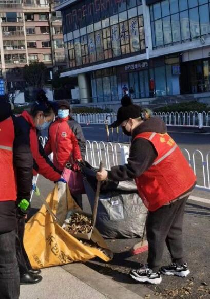 “益見(jiàn)青心”積分制志愿者—東家崗路衛(wèi)生環(huán)境清理