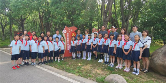 紅色教育慶“六一” “德法”同行進樟園